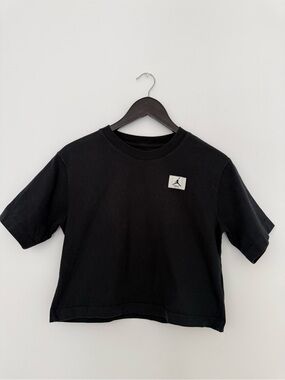 Nike Air Jordan woman’s cropped tee